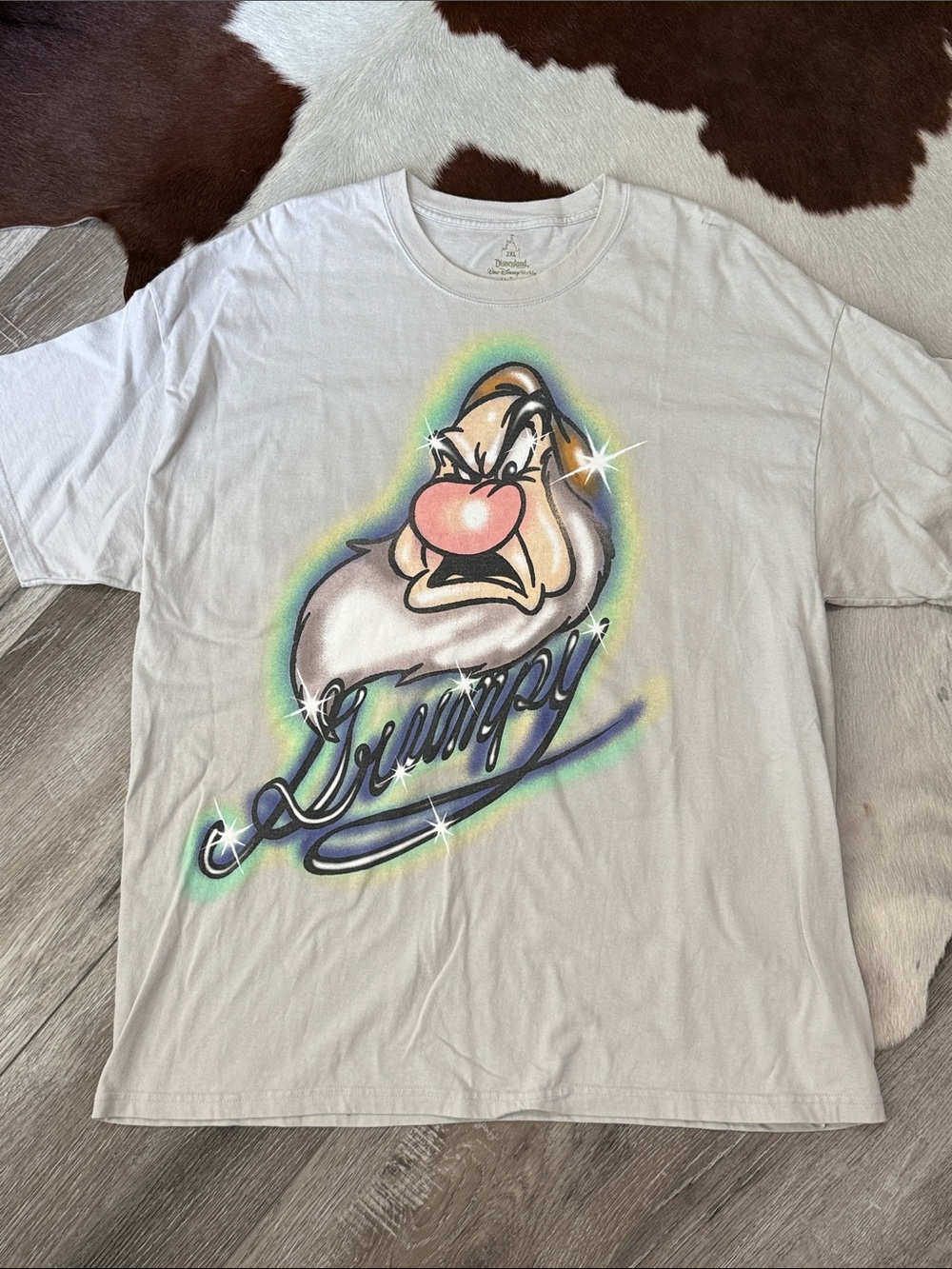 Disney Store Studio Collection Grumpy airbrush-style graphic t-shirt 2XL